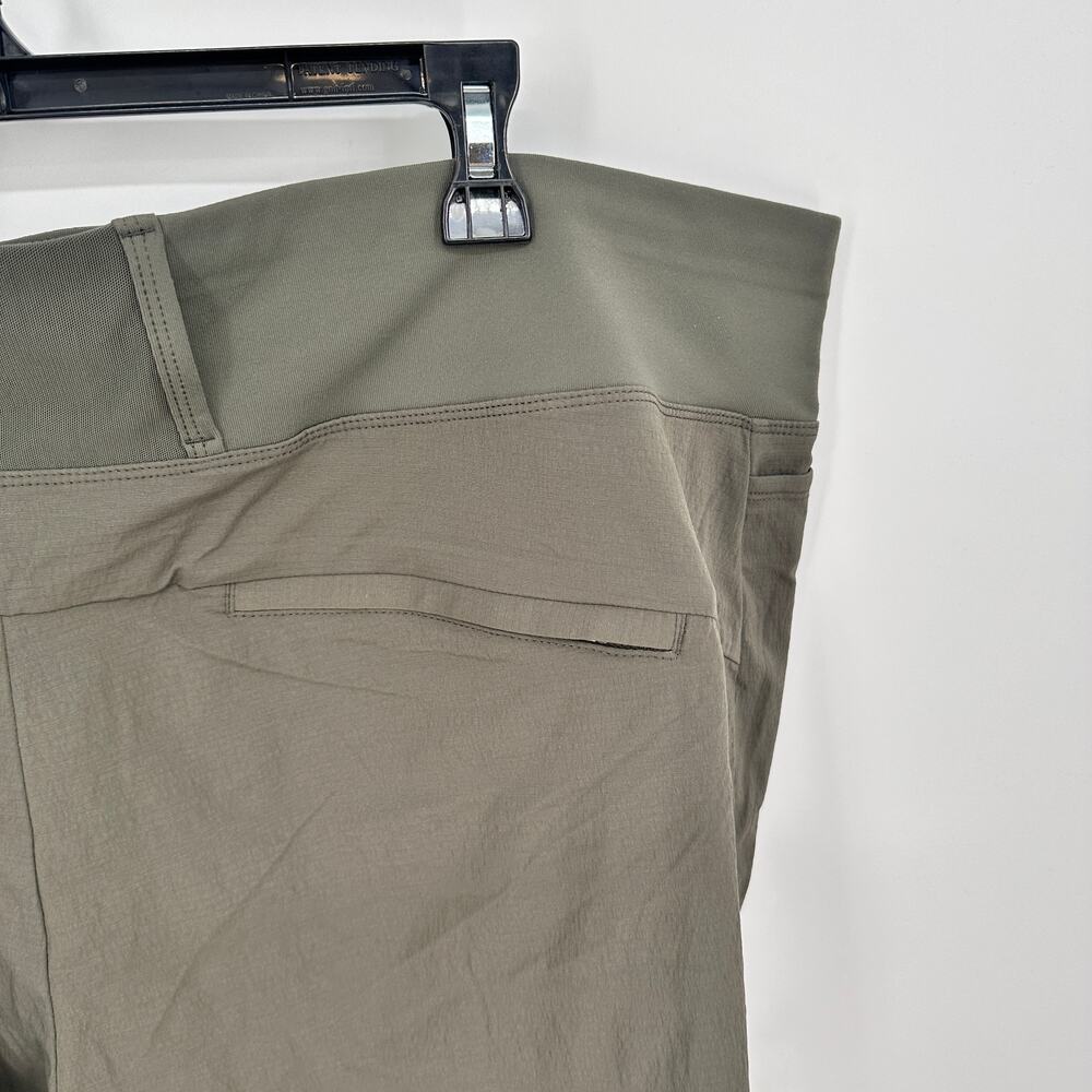 ATHLETA NWT Trekkie North Shorts in Mountain Olive Green // 24 - Picture 10 of 15